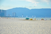 Bãi biển Mỹ Khê Đà Nẵng trong ngày đầu áp dụng giãn cách xã hội