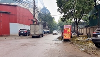 Loạt bãi xe tự phát ở Hà Nội, chính quyền xã nói không có cách xử lý