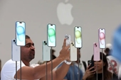 Người hâm mộ thất vọng, chế giễu iPhone 15 là “50 sắc thái”