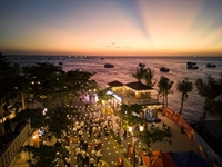 Chợ đêm bên biển Vui Phết có gì mà du khách rần rần “chốt đơn” đêm Giáng sinh