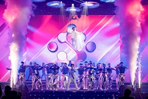 Chủ tịch ngân hàng trẻ nhất Việt Nam hát cực cháy về hành trình 30 năm “vươn mình” của KienlongBank